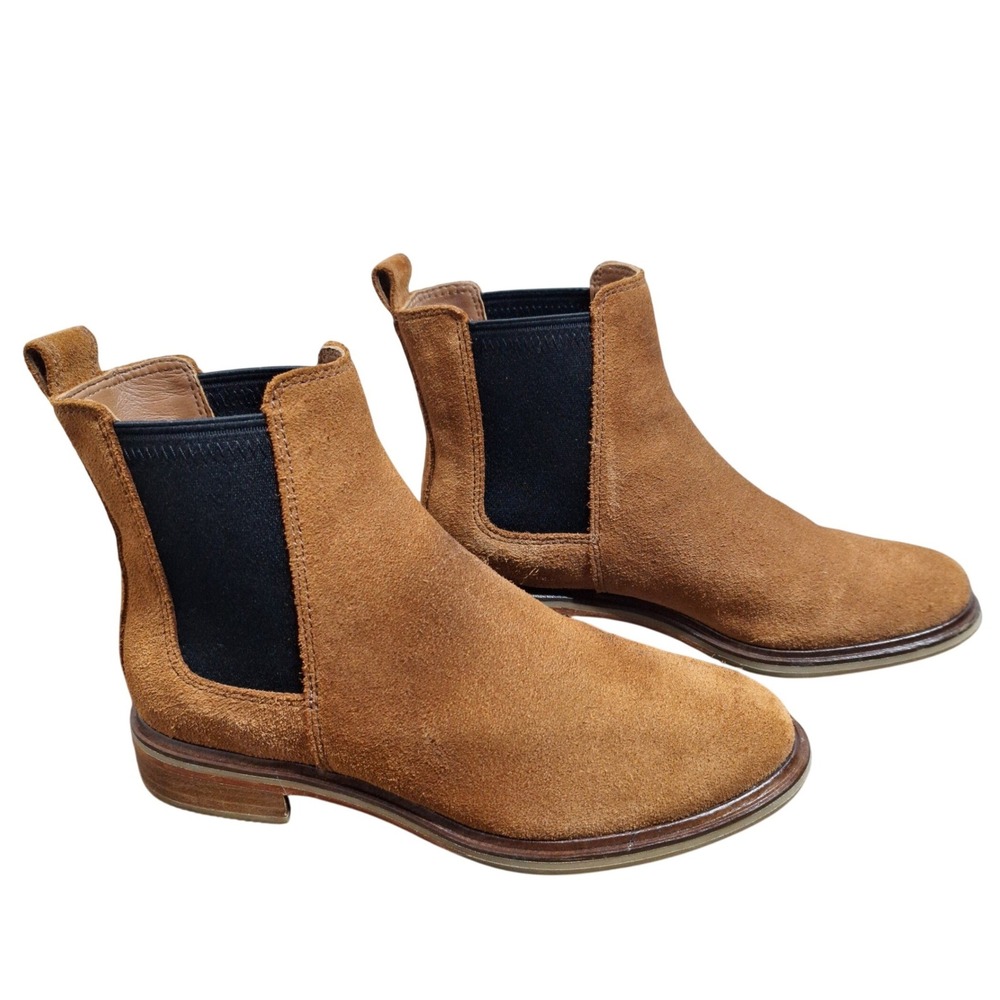 Clarks Taylor Shine Tan Suede Chelsea Boots Women's 7 M Low Heel Ankle Booties